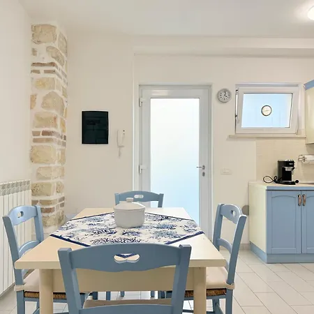 Casamare - Numana, Comodo Trilocale In Centro