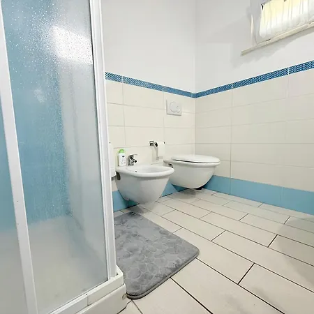 Casamare - Numana, Comodo Trilocale In Centro Numana